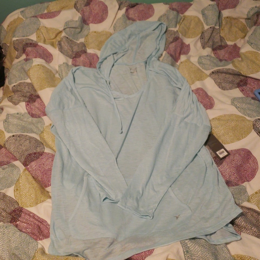 Old navy workout lightweight sweatshirt in baby blue
